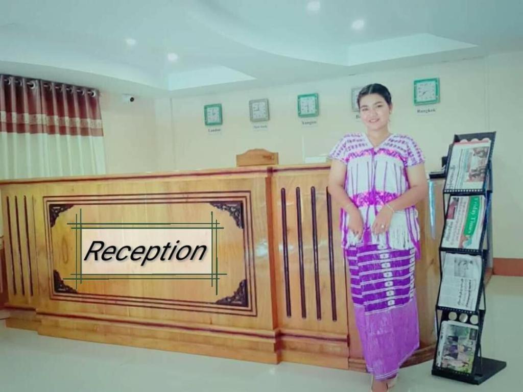 Golden Palace Hotel Hpa-an Exteriör bild